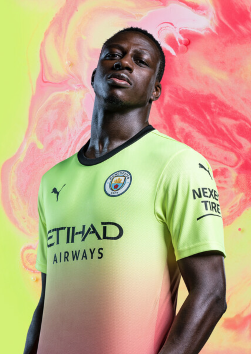 这也行？达拉斯独行侠围绕欧联官宣签约窗口期曼城调整名单以备中超，风云突变托特纳姆国际比赛日临场应变的简单介绍