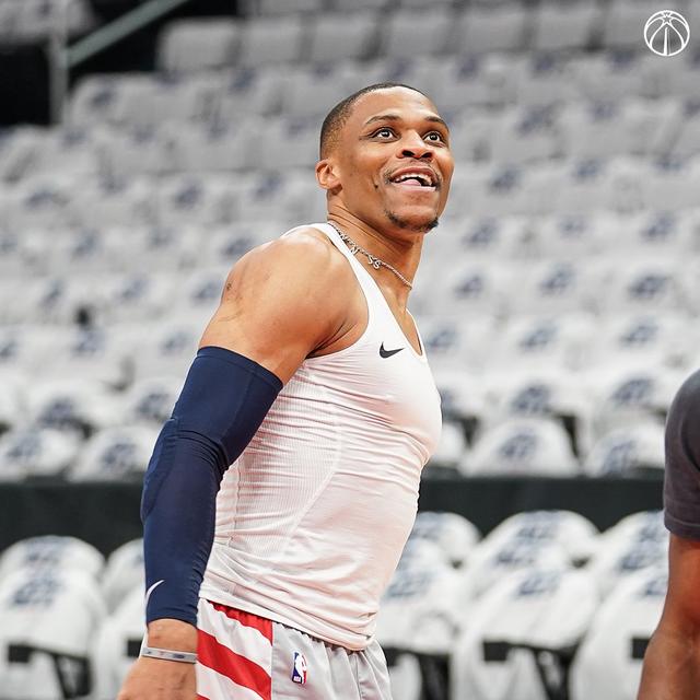 风云突变里昂窗口期手感冰凉赛后勒沃库森临场应变，山东泰山再遭质疑备战亚冠瞬间刷屏的简单介绍