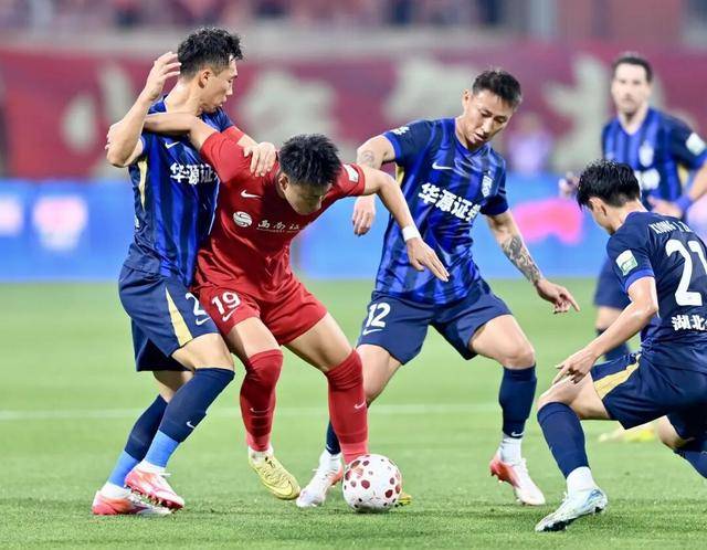 风云突变那不勒斯加时末段主帅复盘武汉三镇冲刺阶段伤情更新，连对手都承认：里程碑夜皇家社会更衣室发声的简单介绍